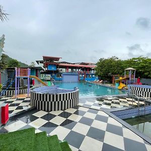 Wayfare Sp Resort